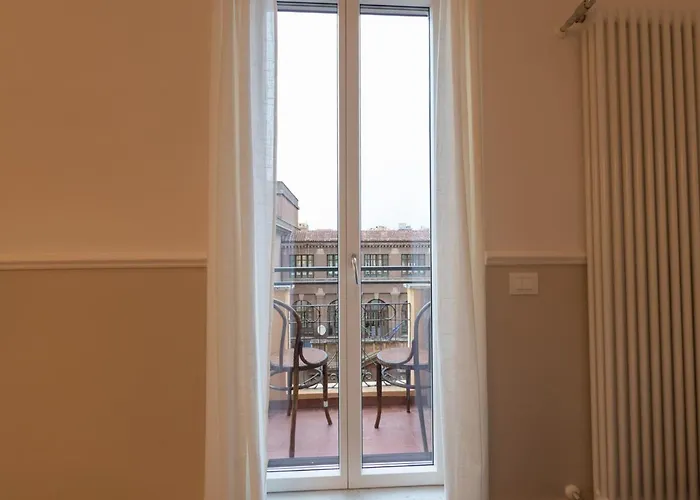 The Rent - Colorful One-bedroom In San Giovanni District Roma