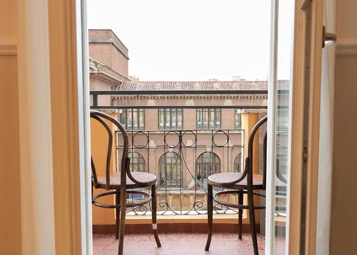 The Rent - Colorful One-bedroom In San Giovanni District