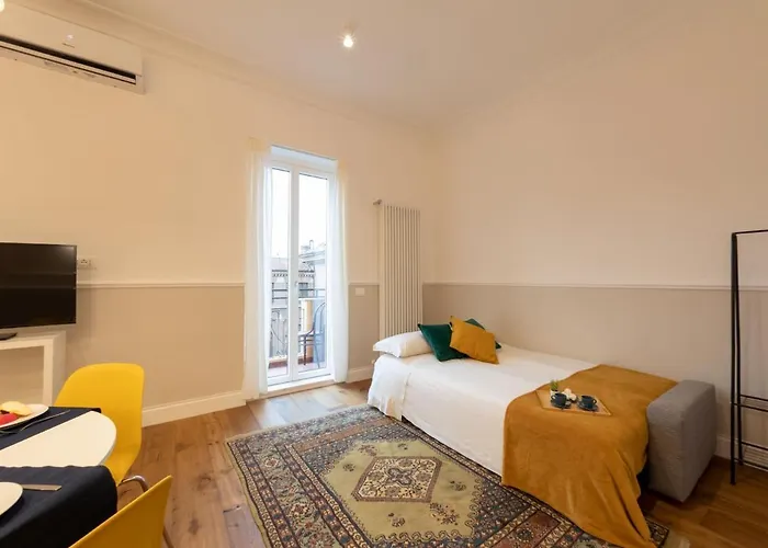 The Rent - Colorful One-bedroom In San Giovanni District Appartamento