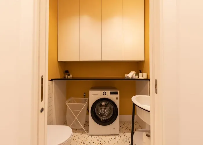 The Rent - Colorful One-bedroom In San Giovanni District *