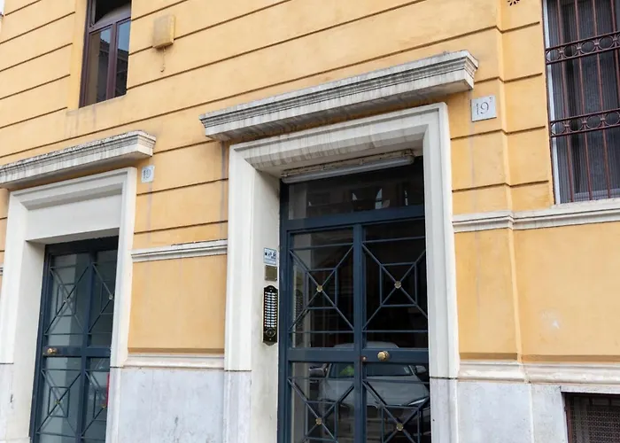 The Rent - Colorful One-bedroom In San Giovanni District Appartamento
